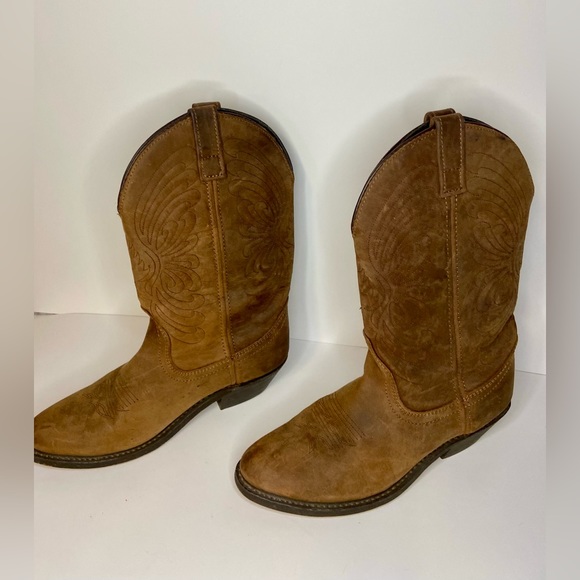 Shoes - Women’s leather cowgirl boots. Size 7.5 dark fawn.